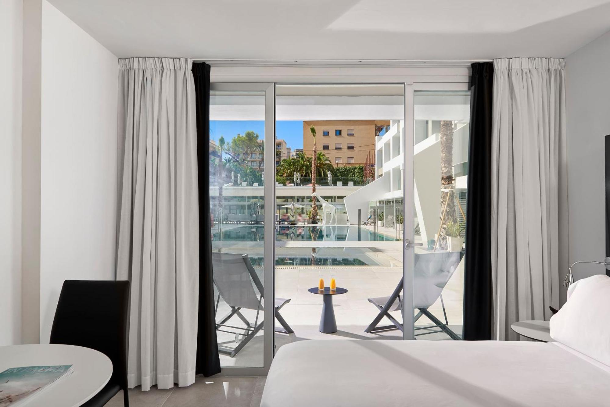 The Innside Premium Room Pool Solarium Access